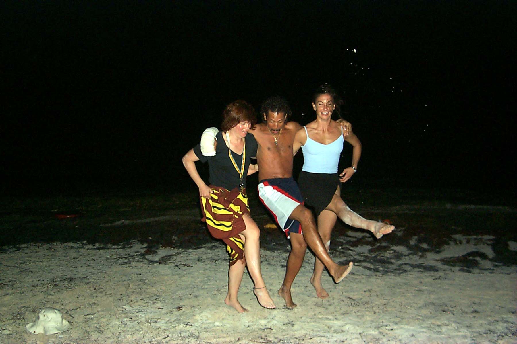 B99_DanceLine4.JPG (1396524 bytes)
