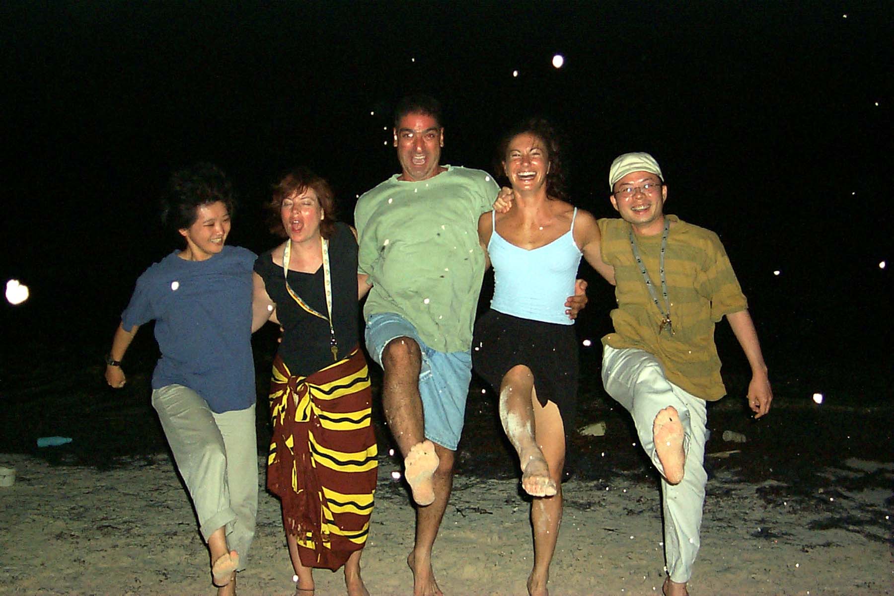 B99_DanceLine8.JPG (1636898 bytes)